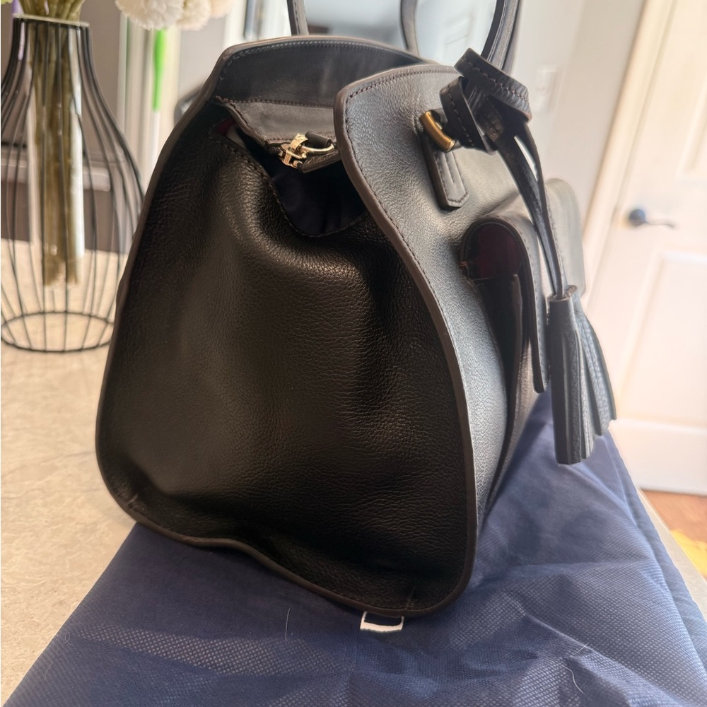 Dooney & Bourke Florentine leather shoulder bag. - Picture 3 of 10